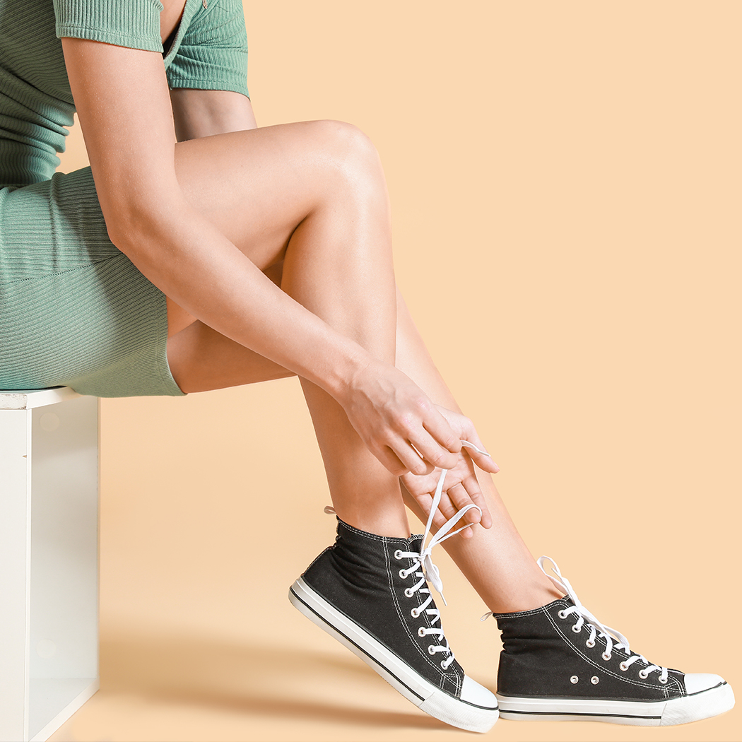 Trampki do sukienki? Oto stylizacje, które udowadniają, że tenisówki to idealne buty do sukienek!